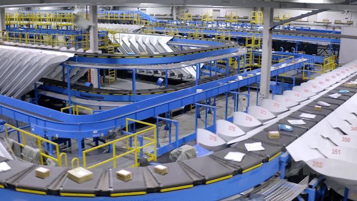 小さな封筒から最大50kgの重量物まで、安定かつ効率的に仕分け